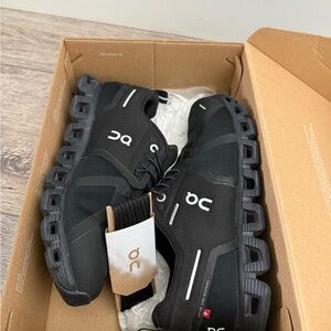 Like New On Running womens Cloud Sneakers in Black 7.5